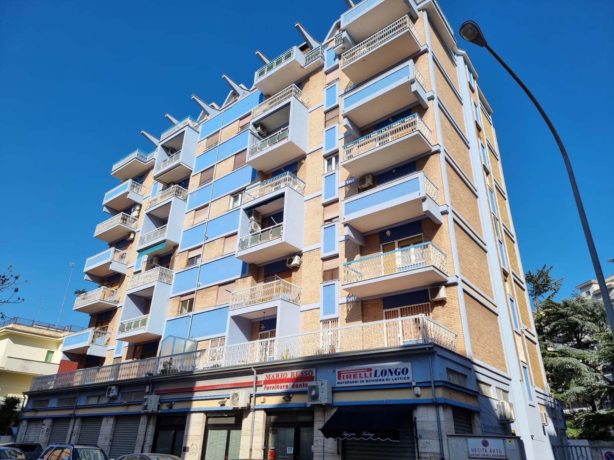 FOGGIA – VENDESI – VIA ZINGARELLI – VANI 4/MQ. 160 cat., TRIPLA ESPOSIZIONE