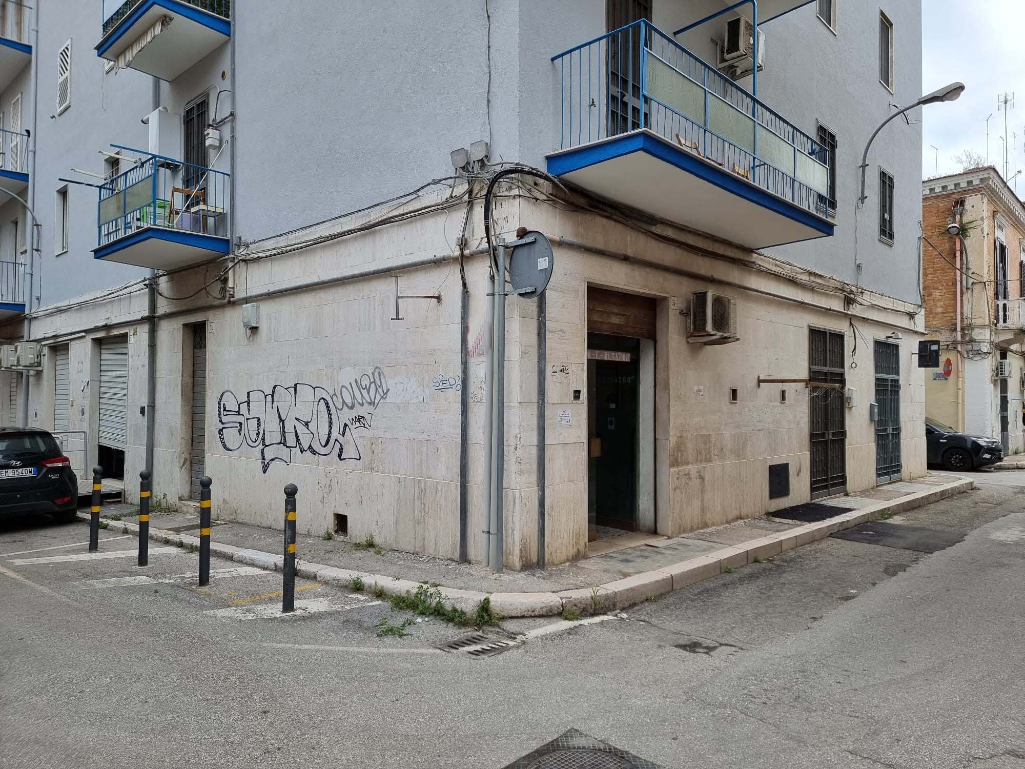 FOGGIA – VENDESI – LOCALI – VIA ORIENTALE E VIA SASEO, DUE LOCALI, LABORATORIO E DEPOSITO