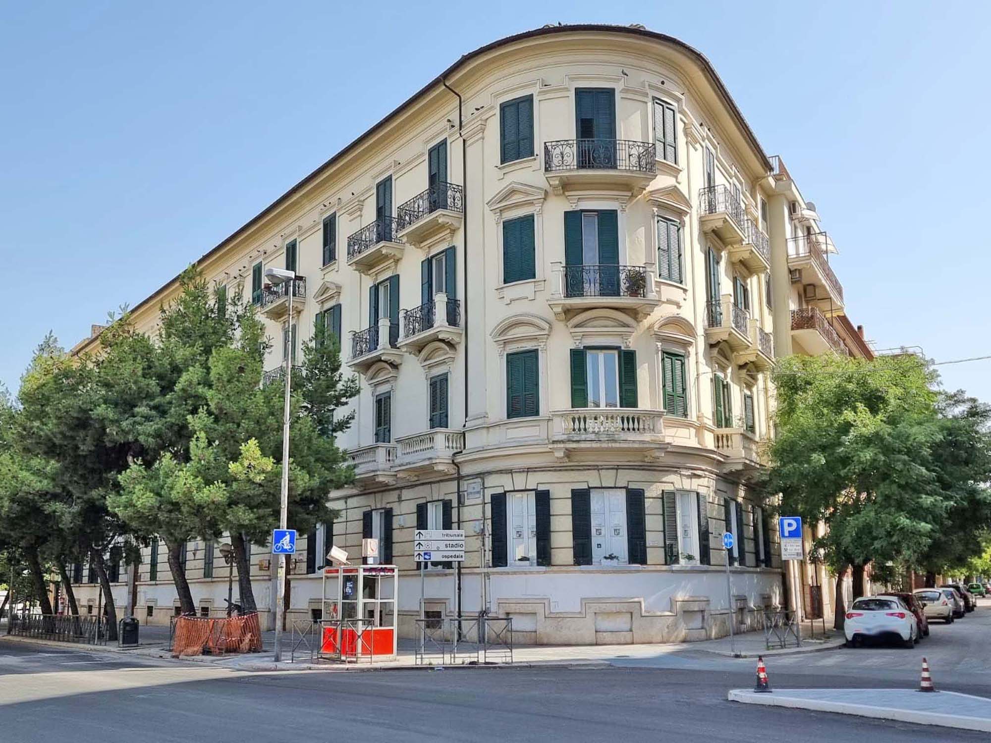 FOGGIA – VENDESI – VIA IV NOVEMBRE – PIANO RIALZATO MQ. 205 – A REDDITO