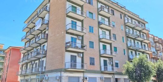 FOGGIA – VENDESI – V.LE 1° MAGGIO – ZONA TRIBUNALE – VANI 4/MQ.152 CAT., 3 ESPOSIZIONI