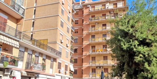 FOGGIA – VENDESI – VIA GRIECO 30, VANI 4 + SALONE – MQ. 230 – 2 BAGNI – POSTO AUTO COPERTO