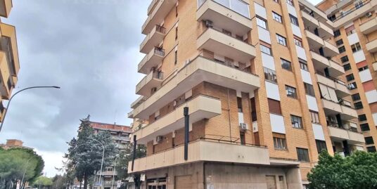 FOGGIA – VENDESI – LOCALE  COMMERCIALE – VIA CALVANESE N. 39 – MQ. 47 – 2 INGRESSI