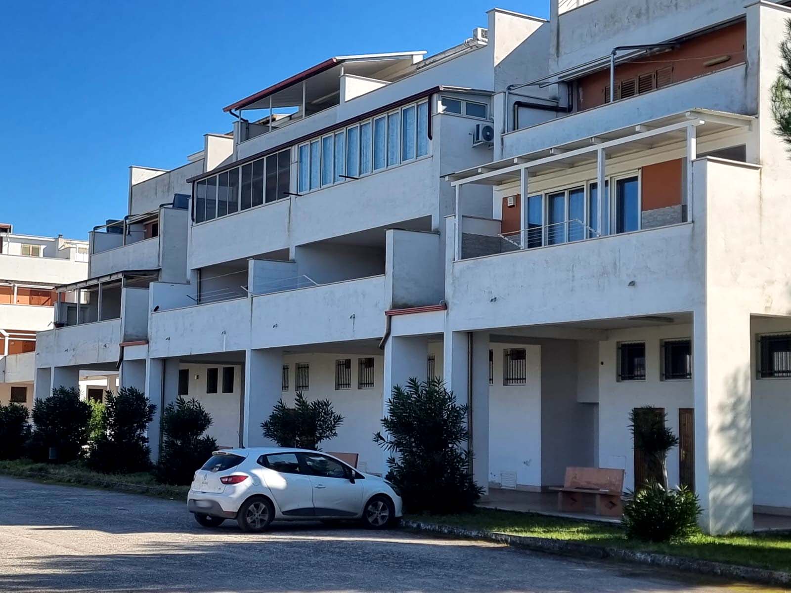 SCALO DEI SARACENI – VENDESI – VANI 2/MQ. 59 CAT. – ARREDATO – TERRAZZO – PIU’ ULTERIORE RIPOSTIGLIO A PIANO TERRA