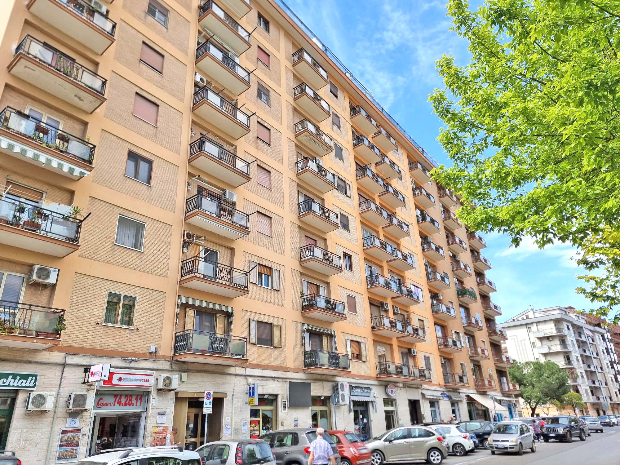 FOGGIA – VENDESI – P.zza A. MORO, 39 – VANI 4/MQ. 134 + CANTINA